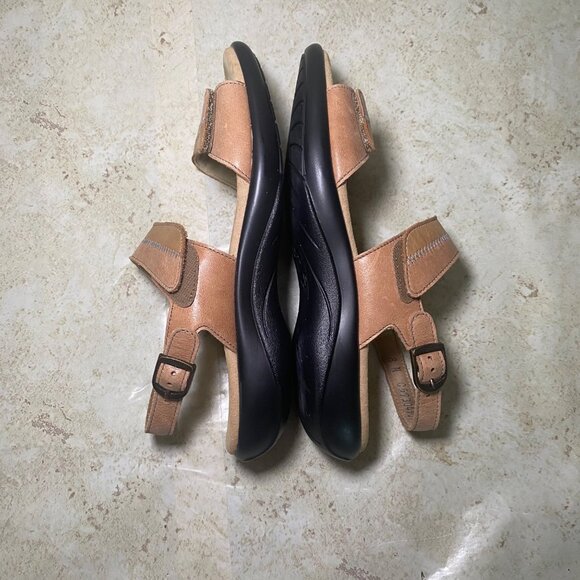 SAS Womens Tan Leather Sandals Adjustable Straps Black Sole Size 8N - Picture 5 of 7